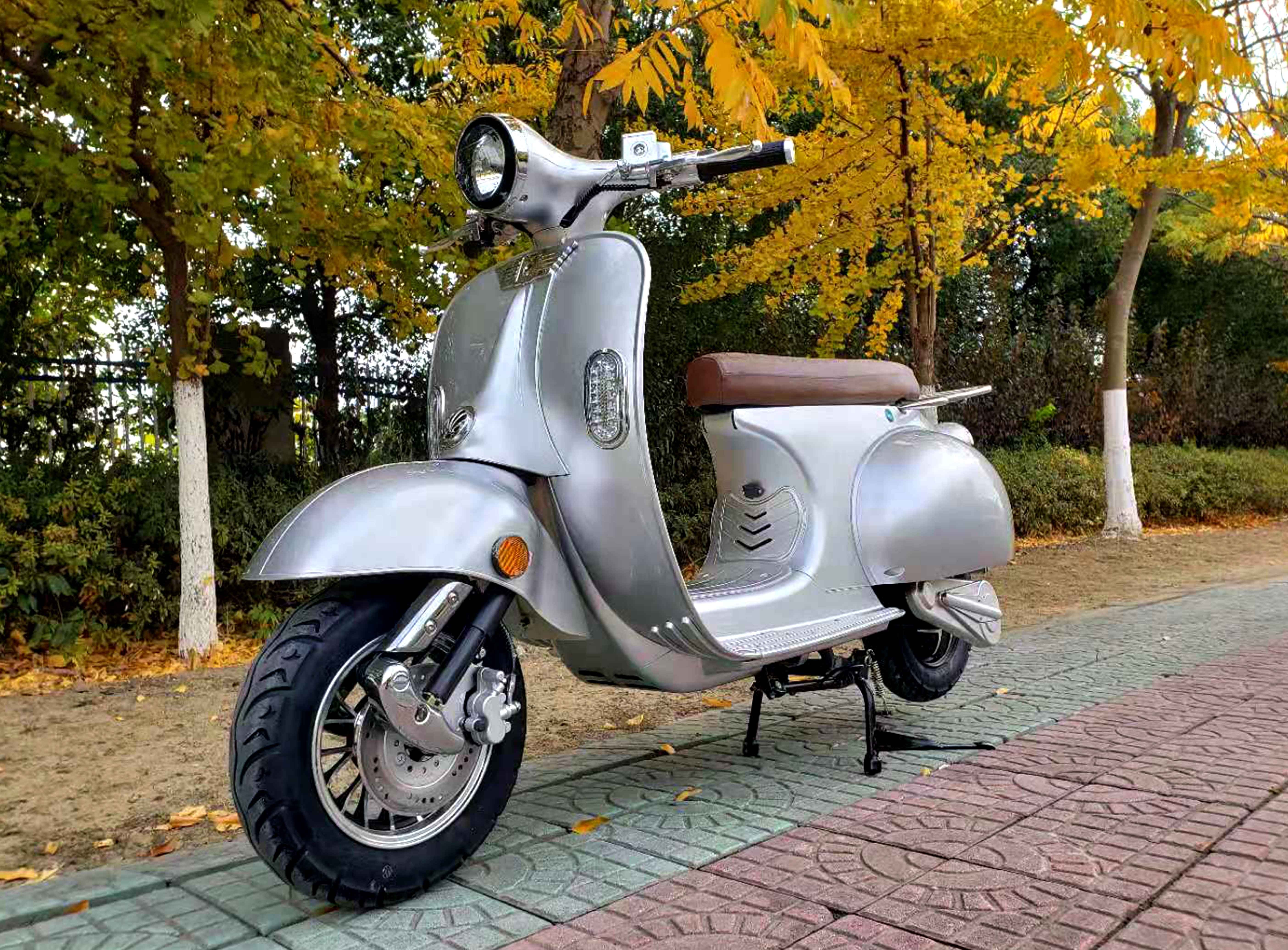 Scooter électrique E-retro max