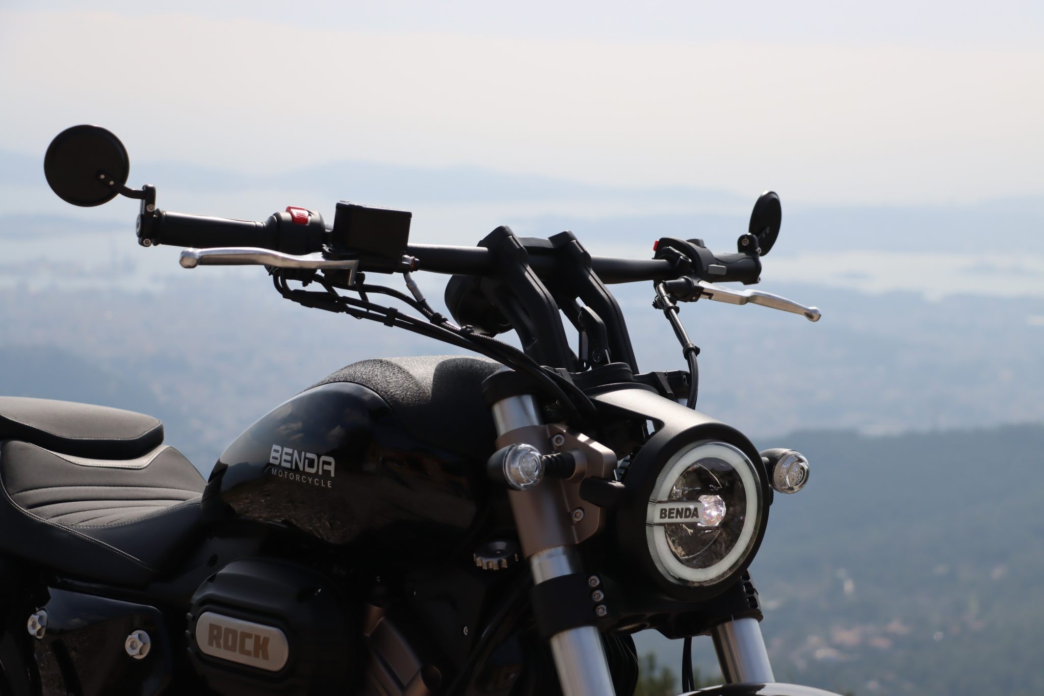 Rock | Moto Benda